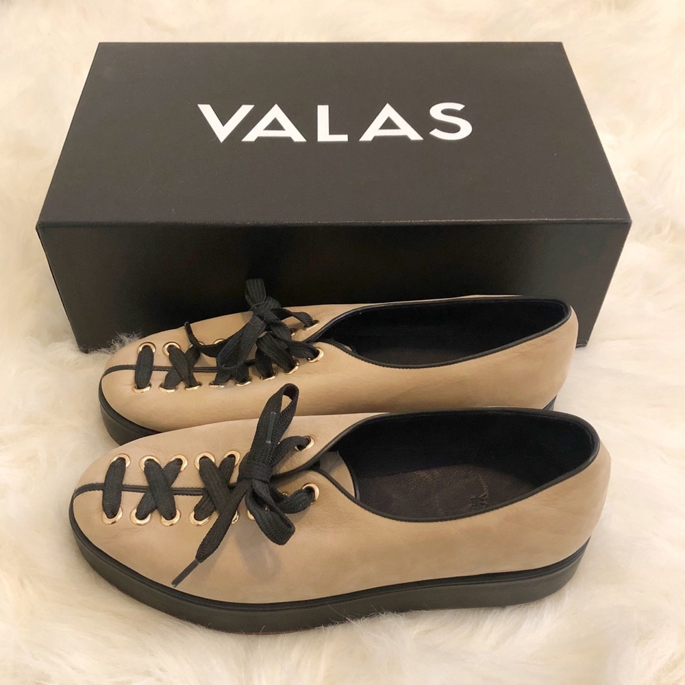 Valas Coco Platform Laceup Shoes